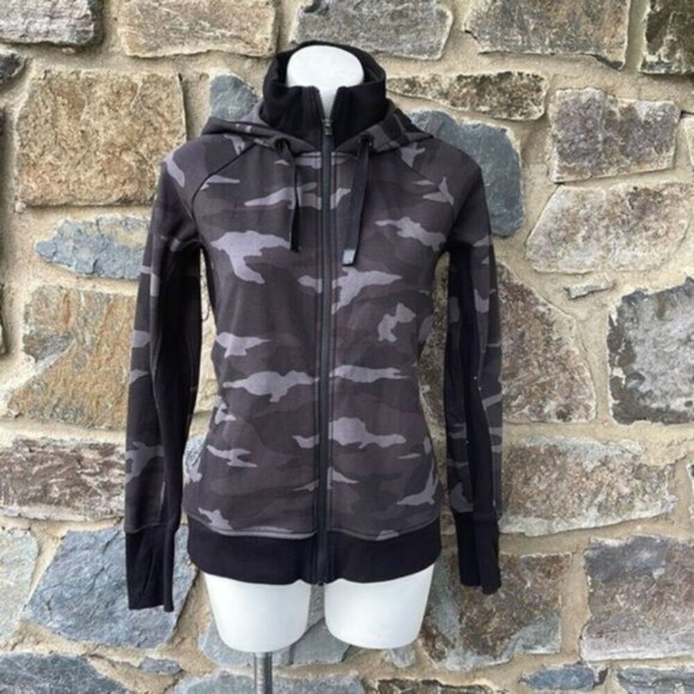 Athleta Triumph Hoodie in camo size medium